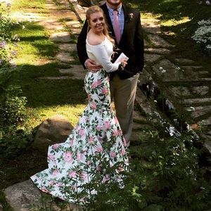 SHERRI HILL 2 piece Spring 2016 Collection